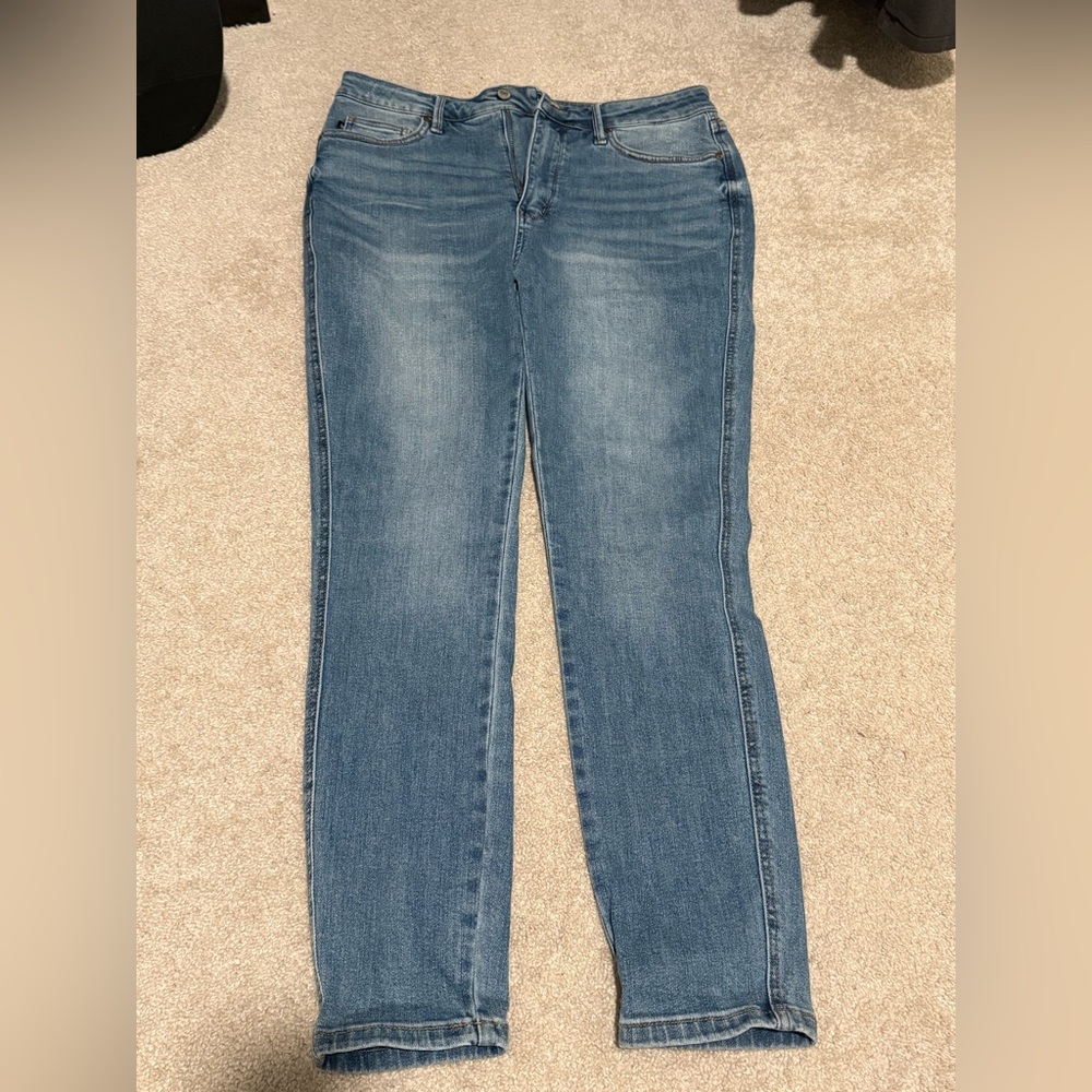 Judy Blue Light Wash Straight Leg Jeans